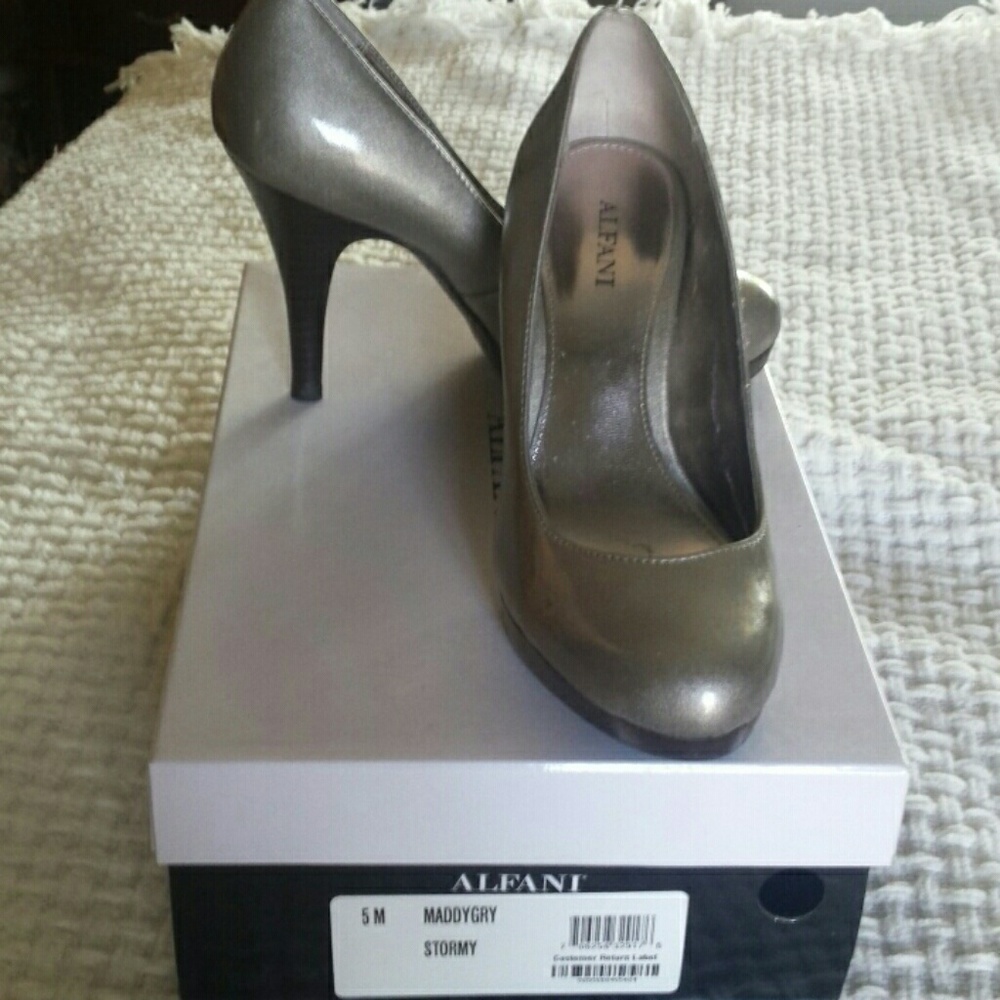 3.5" Pumps, Stormy color (metallic gun metal)